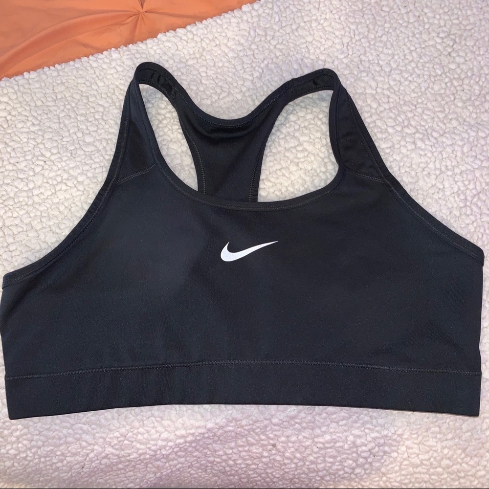 Balck nike sports bra